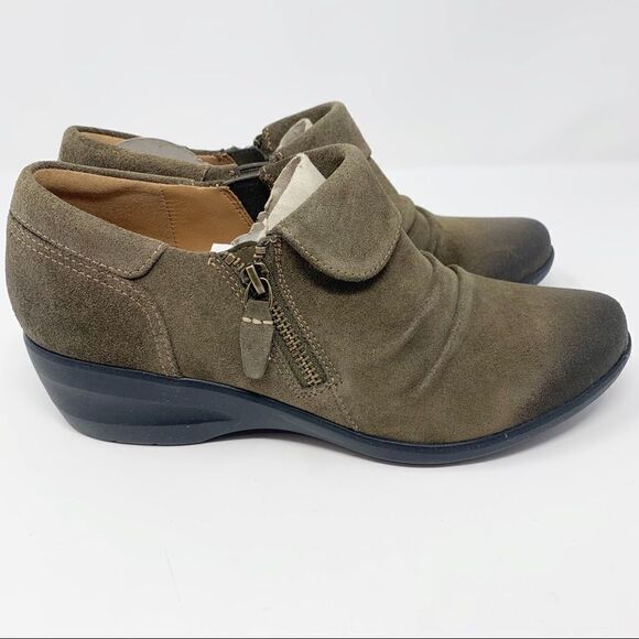 Clarks Rosely Leather Bootie - Picture 2 of 8